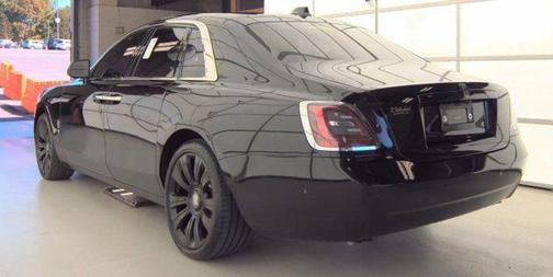 2022 Rolls-Royce Ghost SHOOTING STAR HEADLINER LOUNGE SEATING PICNIC TABLES