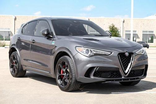 Photo 4 of 79 of 2018 Alfa Romeo Stelvio Quadrifoglio