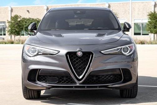 Photo 3 of 79 of 2018 Alfa Romeo Stelvio Quadrifoglio