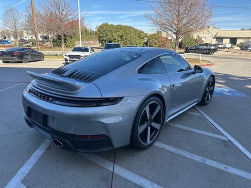2025 Porsche 911 Carrera