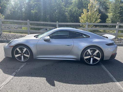 2025 Porsche 911 Carrera