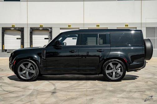 2024 Land Rover Defender 130 P400 Outbound