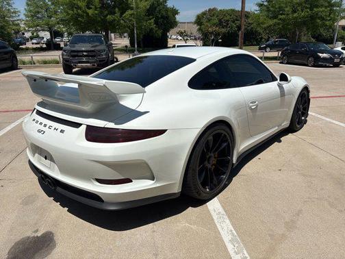Racing Yellow 2015 Porsche 911 GT3
