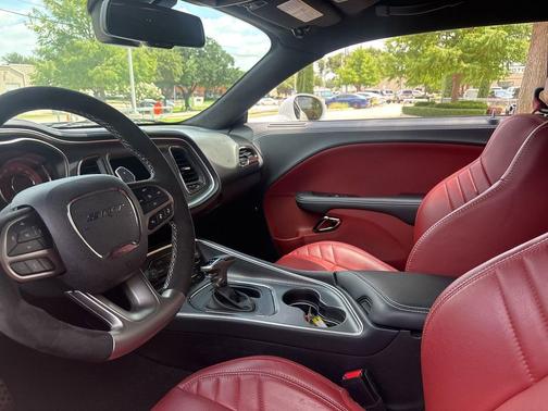 White Knuckle Clearcoat 2023 Dodge Challenger SRT Hellcat