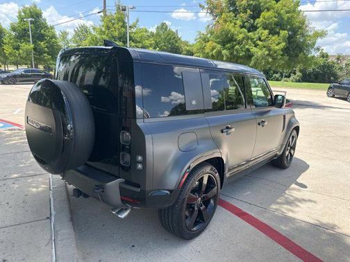 2024 Land Rover Defender 110 P525 Carpathian Edition