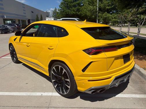 Giallo Inti Pearl 2021 Lamborghini Urus