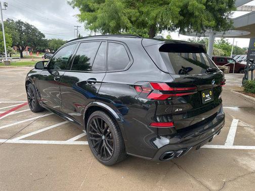 2024 BMW X5 M60i