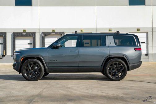 2025 Rivian R1S Adventure