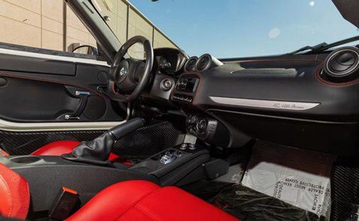 Madreperla White Tri-Coat 2015 Alfa Romeo 4C Base