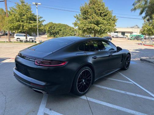 2018 Porsche Panamera 4