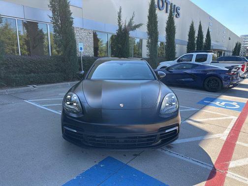2018 Porsche Panamera 4