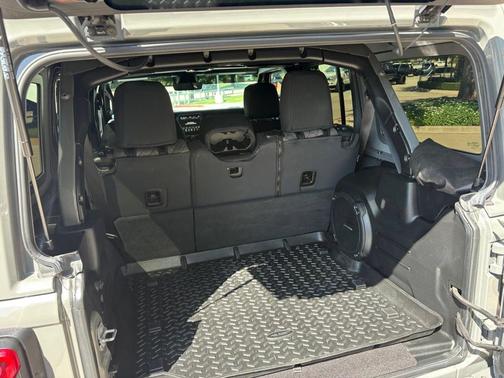 Sting-Gray Clearcoat 2023 Jeep Wrangler Rubicon 392