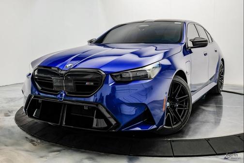 Marina Bay Blue Metallic 2025 BMW M5 Base