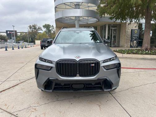 2023 BMW X7 M60i