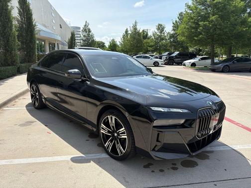Black Sapphire Metallic 2025 BMW i7 xDrive60