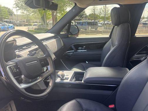 Fuji White 2024 Land Rover Range Rover P530 SE