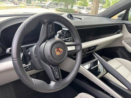 Jet Black Metallic 2025 Porsche Macan Macan Electric 4