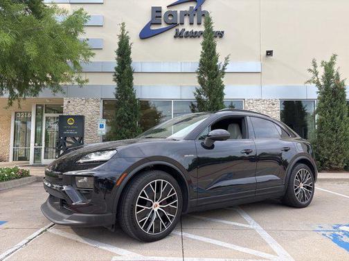 Jet Black Metallic 2025 Porsche Macan Macan Electric 4