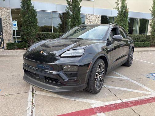 Jet Black Metallic 2025 Porsche Macan Macan Electric 4
