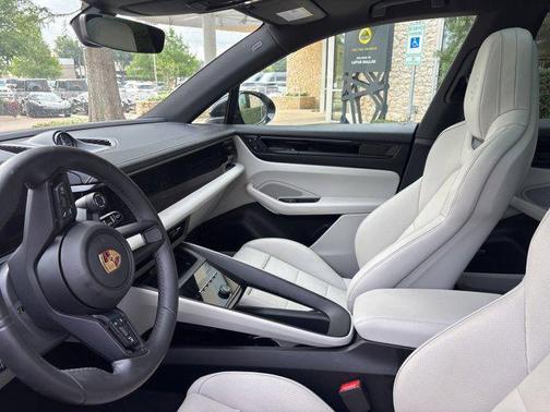 Jet Black Metallic 2025 Porsche Macan Macan Electric 4