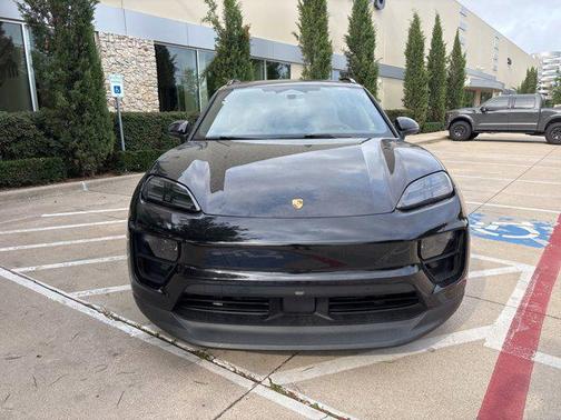 Jet Black Metallic 2025 Porsche Macan Macan Electric 4