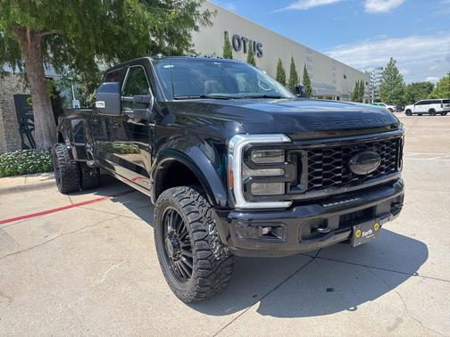 Agate Black Metallic 2026 Ford F-450 Platinum