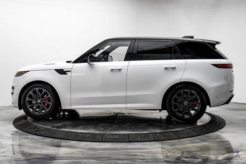 2025 Land Rover Range Rover Sport SE