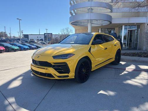 2021 Lamborghini Urus Graphite Capsule
