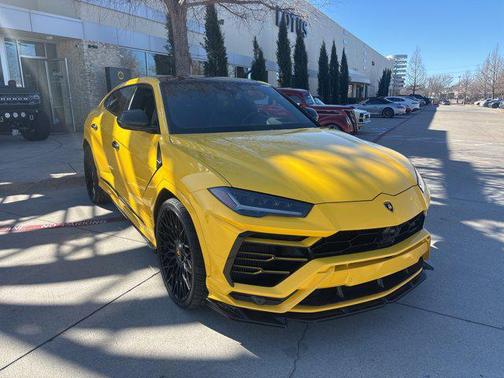 2021 Lamborghini Urus Graphite Capsule