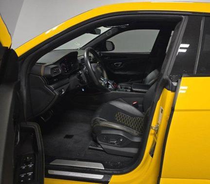 2021 Lamborghini Urus Graphite Capsule