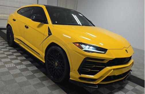 2021 Lamborghini Urus Graphite Capsule