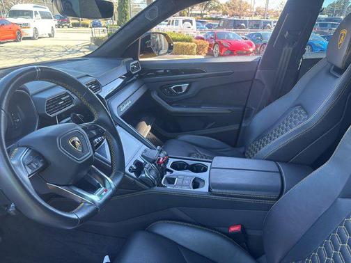 2021 Lamborghini Urus Graphite Capsule