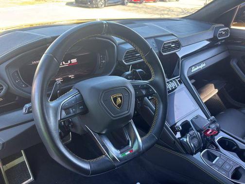 2021 Lamborghini Urus Graphite Capsule