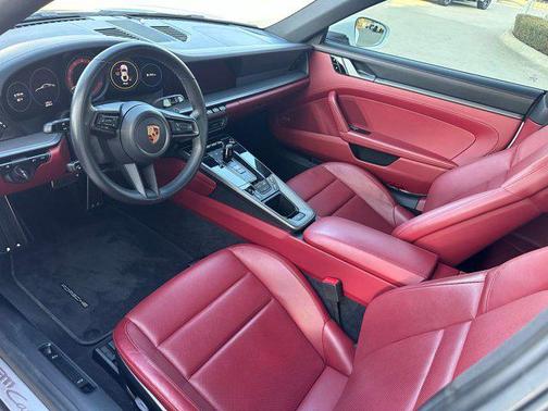 2020 Porsche 911 Carrera