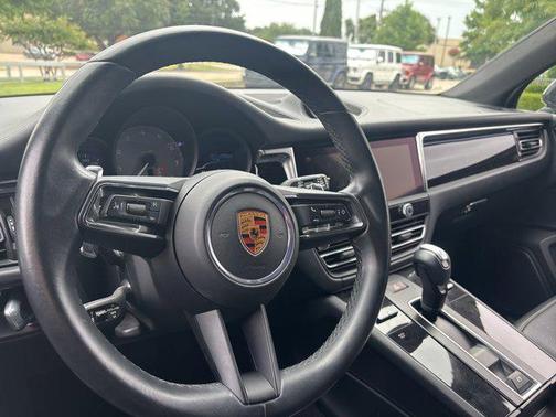 2023 Porsche Macan Base