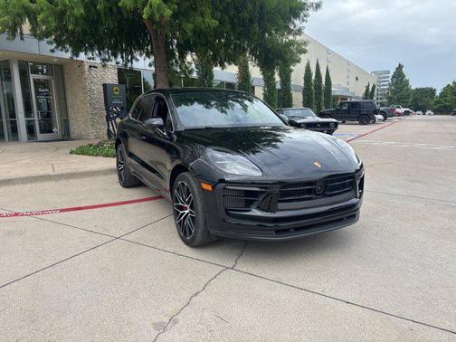 2023 Porsche Macan Base