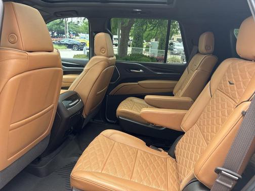 Crystal White Tricoat 2024 Cadillac Escalade Sport