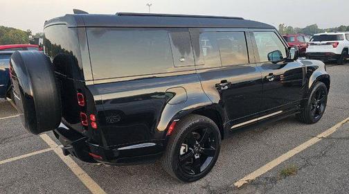 2024 Land Rover Defender 130 P400 X-Dynamic SE