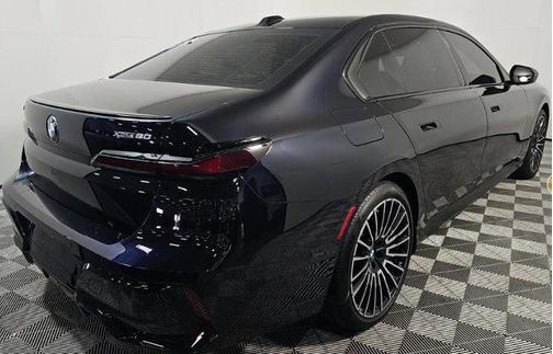 Carbon Black Metallic 2025 BMW i7 xDrive60