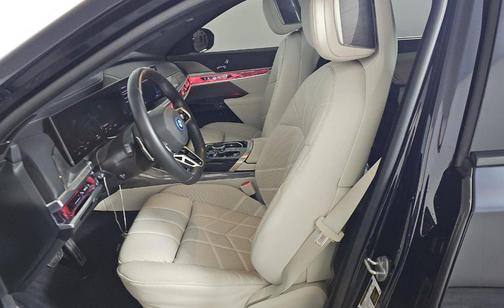 Carbon Black Metallic 2025 BMW i7 xDrive60