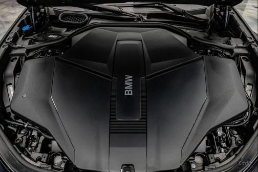 Carbon Black Metallic 2025 BMW i7 xDrive60