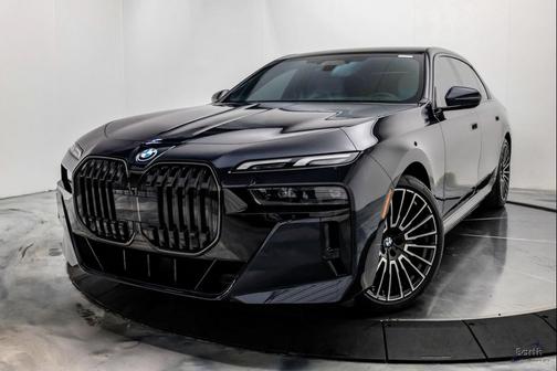 Carbon Black Metallic 2025 BMW i7 xDrive60