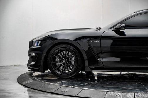 2017 Ford Shelby GT350 Base