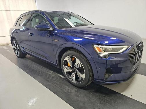 2022 Audi e-tron Premium Plus