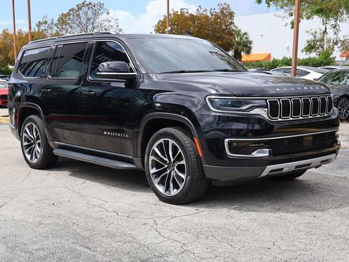 Diamond Black Crystal Pearlcoat 2022 Jeep Wagoneer Series II 4x4