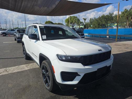 2023 Jeep Grand Cherokee Altitude