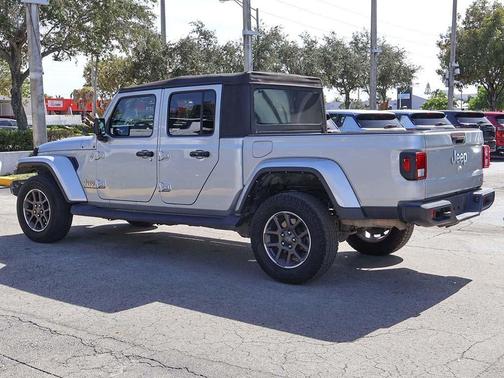 2022 Jeep Gladiator Overland