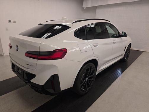 2023 BMW X4 xDrive30i