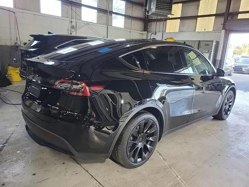 2022 Tesla Model Y Long Range Dual Motor All-Wheel Drive