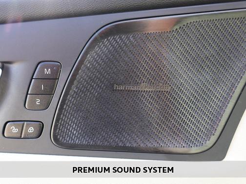 2023 Volvo XC60 B5 Ultimate Bright Theme